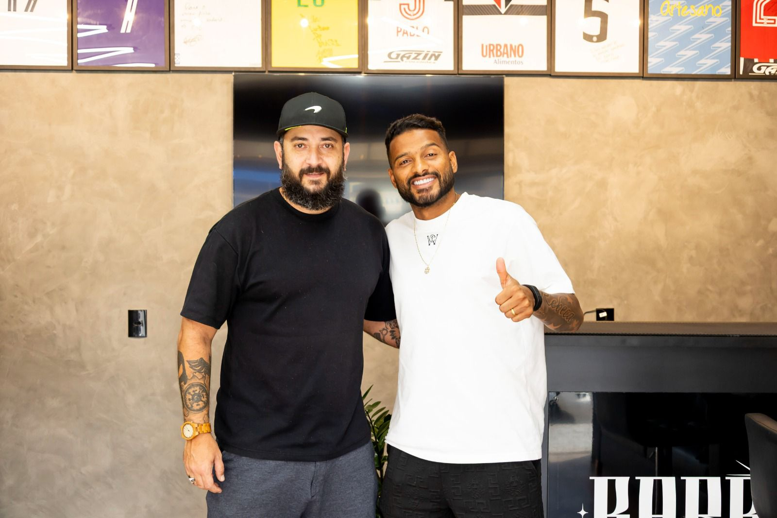 Corte masculino estilo moderno