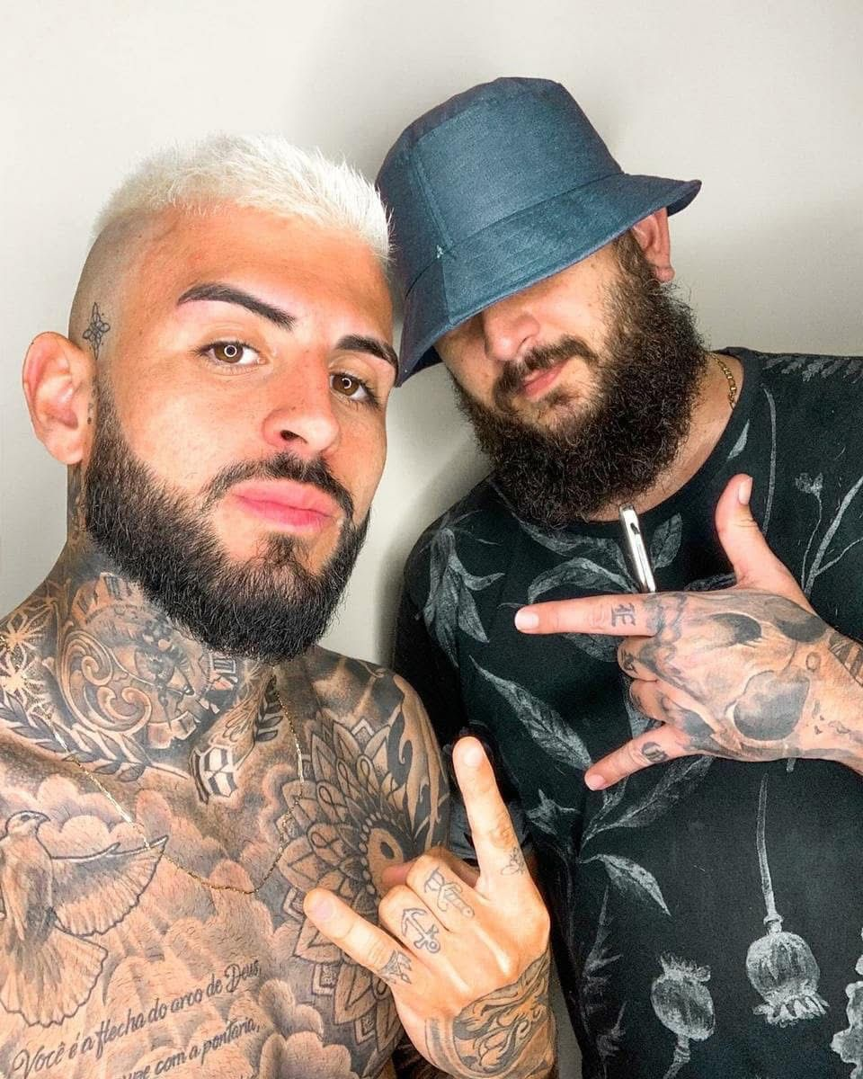 Cliente satisfeito após corte