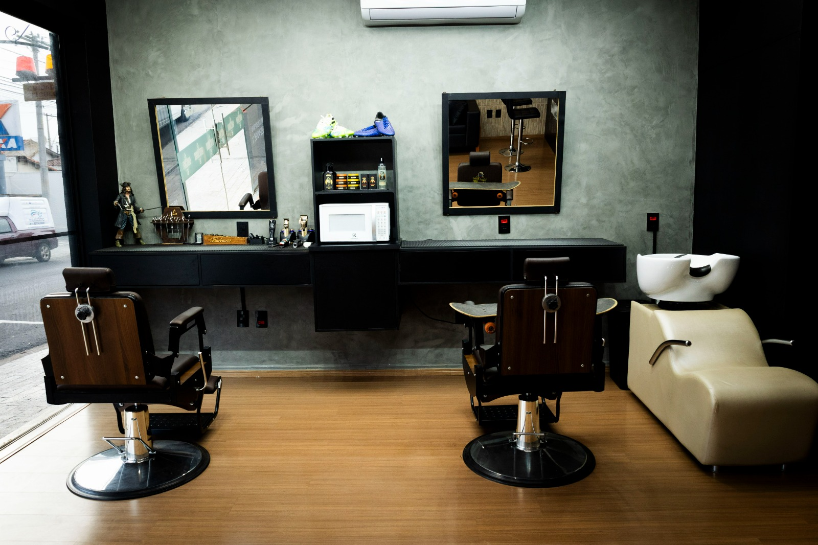 Cliente atendido na barbearia em Monte Aprazível